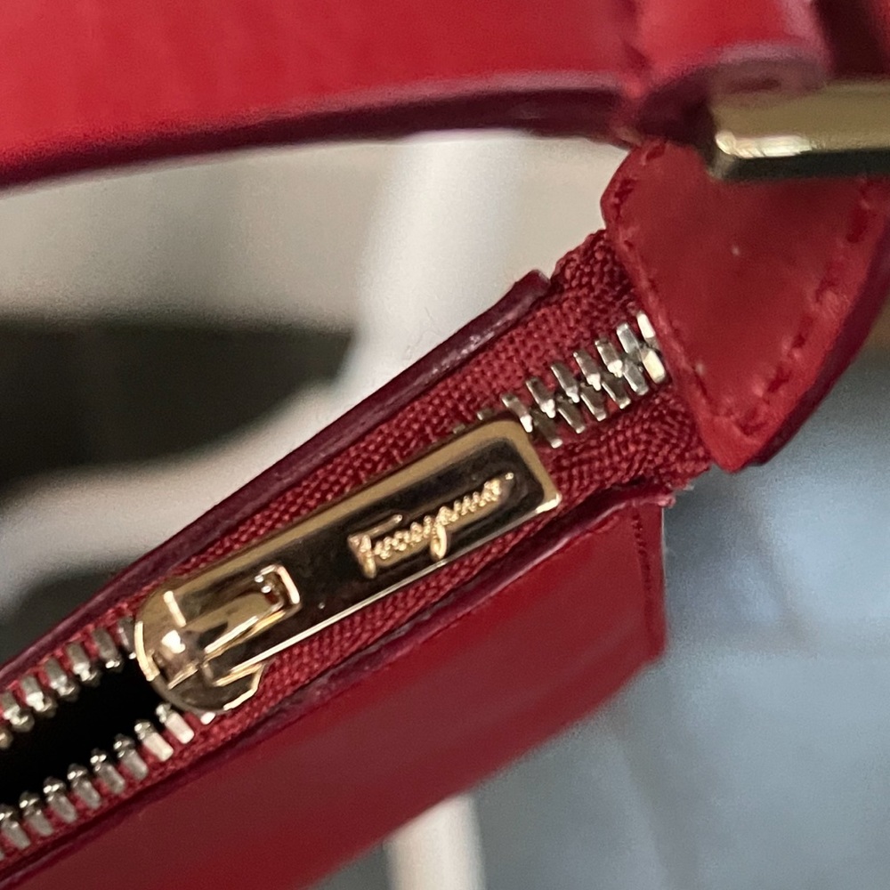 🔥 SALVATORE🔥 FERRAGAMO🔥Red 🔥Mini 🔥Bag 🔥Handbag - Picture 4 of 7